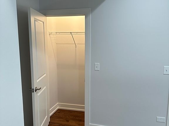 5th image of 1444 W Erie St APT 4A