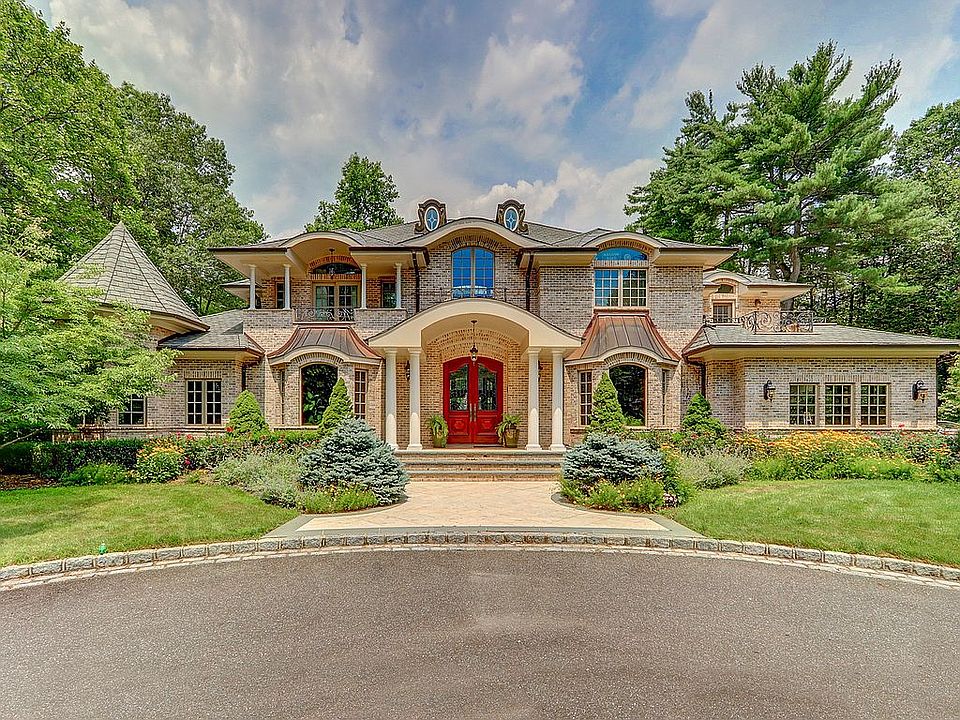 15 Meadow Rd. Old Westbury 