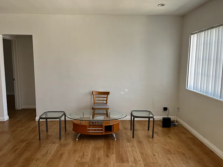 2433 Earle Ave — Photo 4