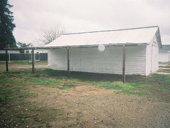 Workshop on property or convert for horses