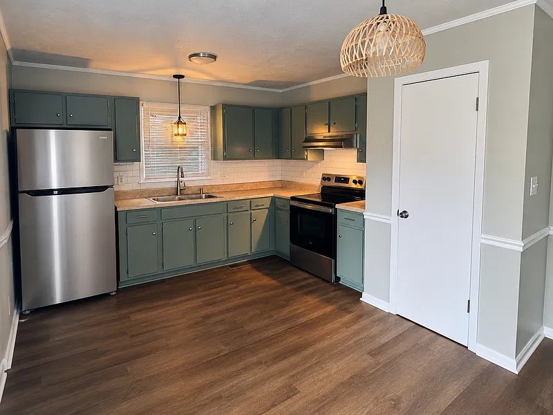 4 bed, 1.5 bath, 1301 sqft, $1,595 — Photo 3