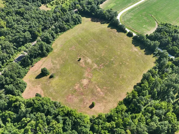 1 County Road 2580, Higbee, MO 65257