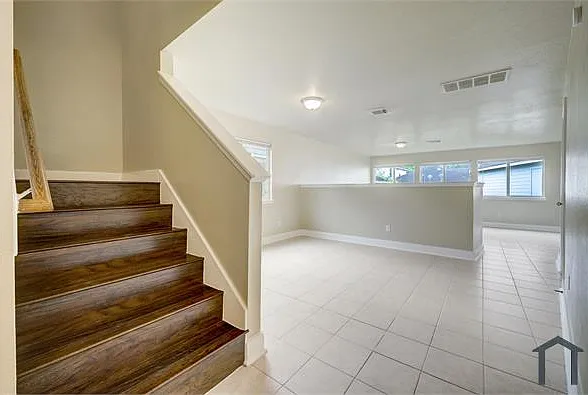 5 bed, 2140 sqft, $2,800 — Photo 4