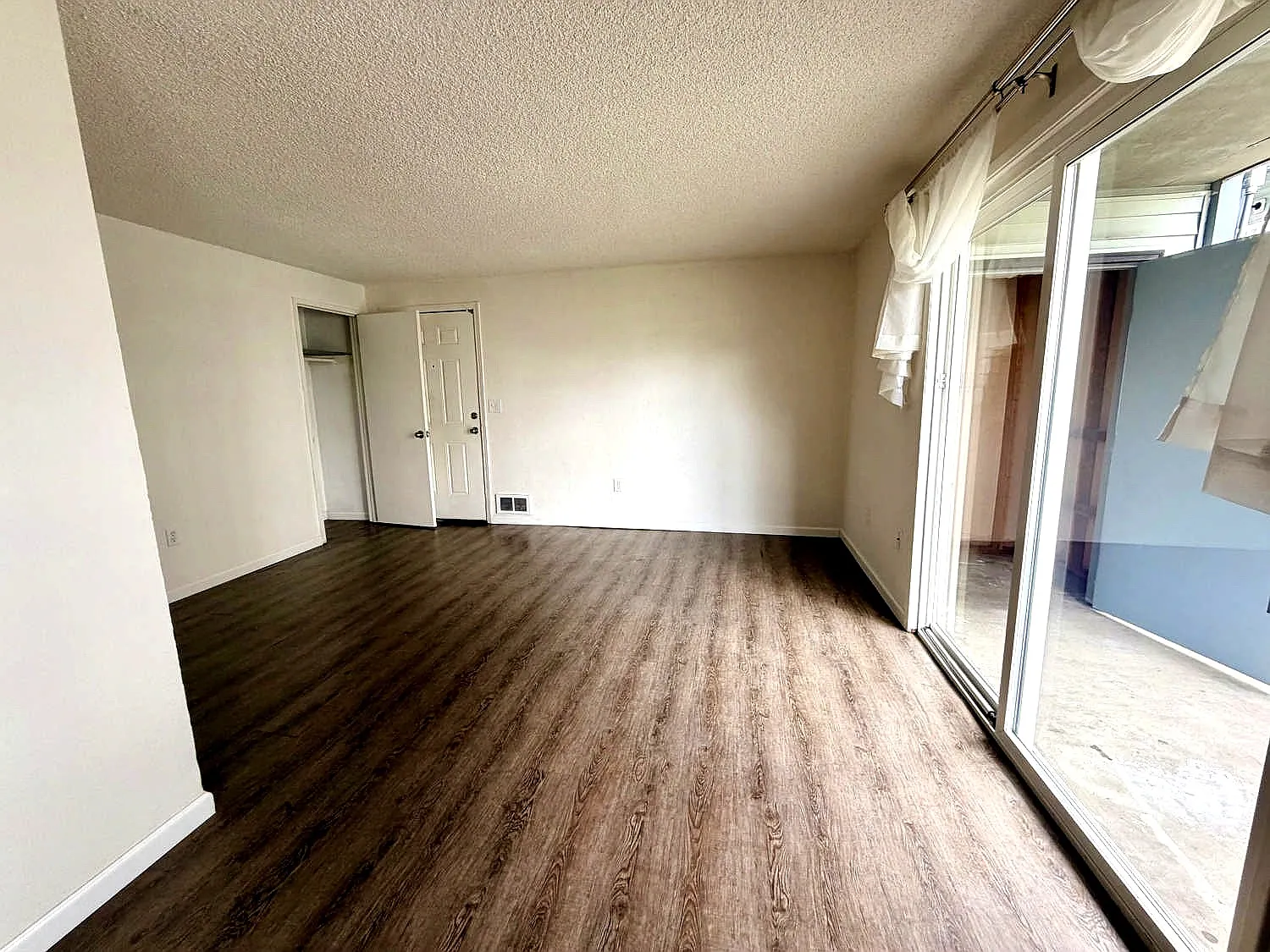 2 bed, 750 sqft, $1,595 — Photo 4