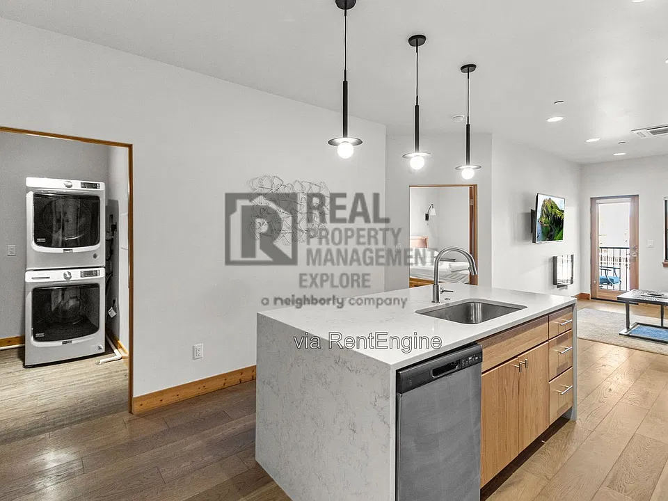 325 Central Ave #301