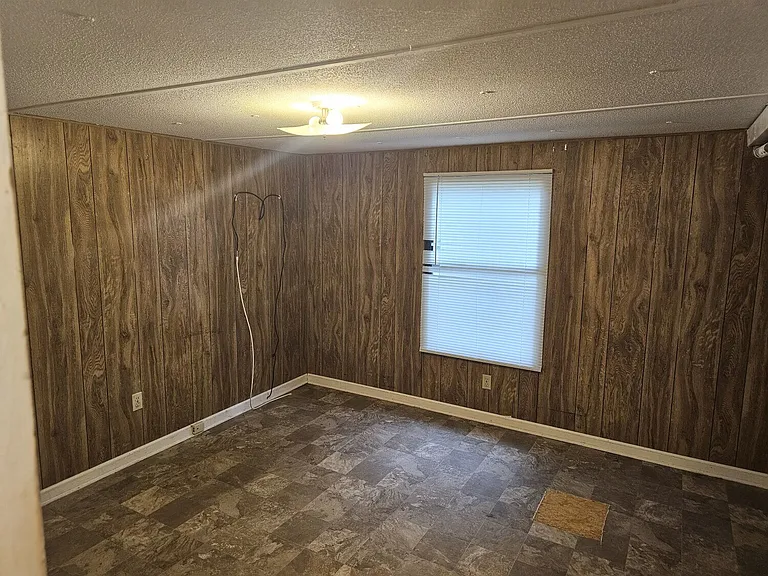 2390 Skyview Ln — Photo 11