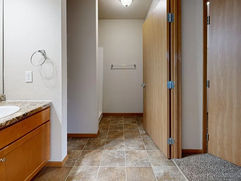 Fox Run Apartments — Photo 15