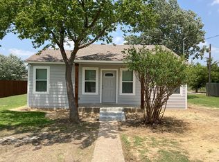 321 E Lloyd St, Krum, TX 76249