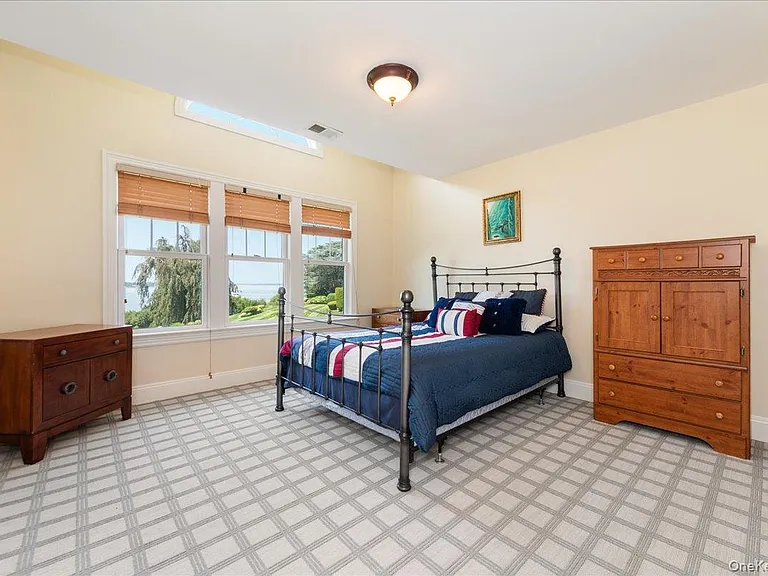 53 Pembroke Dr — Photo 29