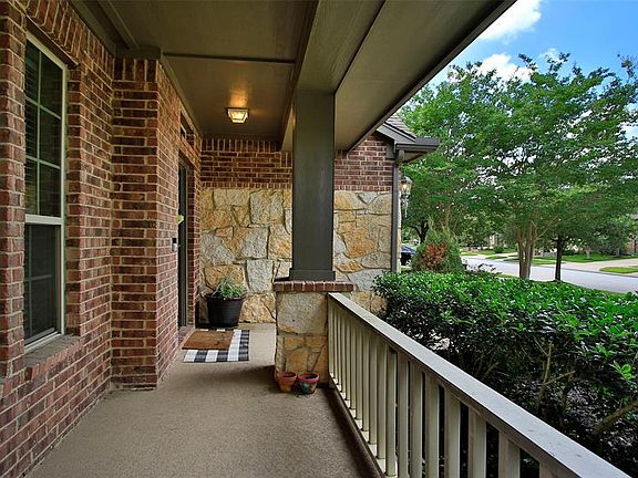 5th image of 19539 Mills Glen Dr