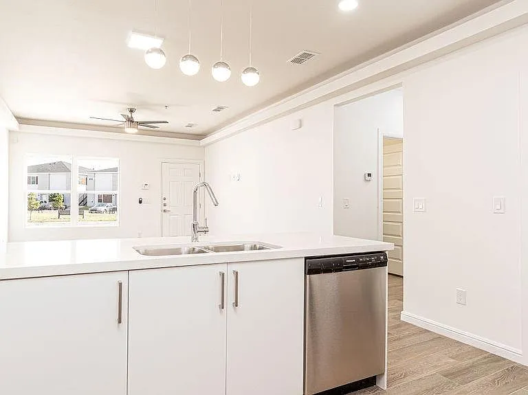 901 Yuma Ave — Photo 6