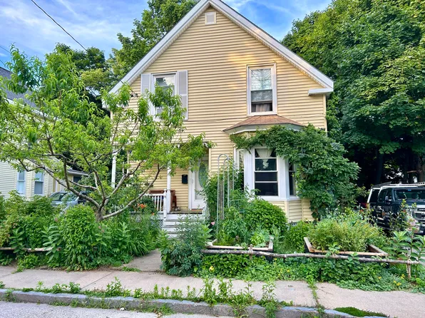 59 Irving St, Portland, ME 04103