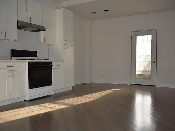 3rd image of 3414 N Damen Ave #3
