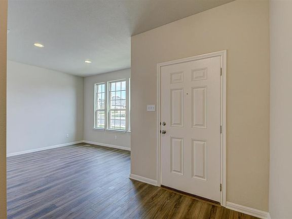 4th image of 100 Finstown St #33A6RL