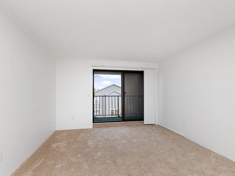 685 Main St #37 — Photo 2