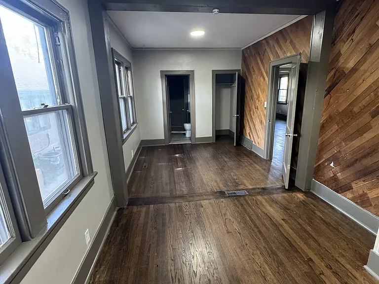 2548 N 48th Ave — Photo 14