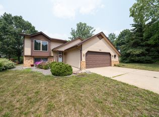 1860 Covington Ln, Eagan, MN 55122