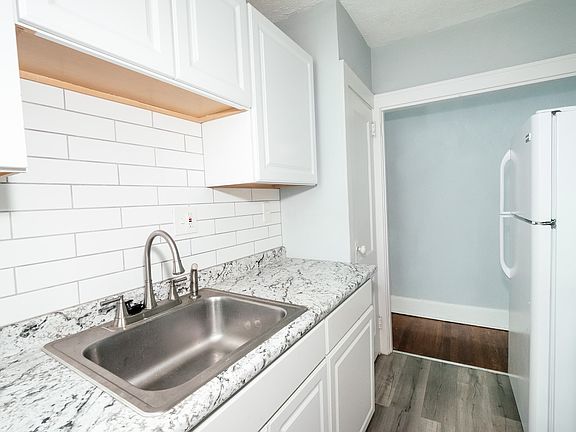 3rd image of 2425 W Clifton Ave #4