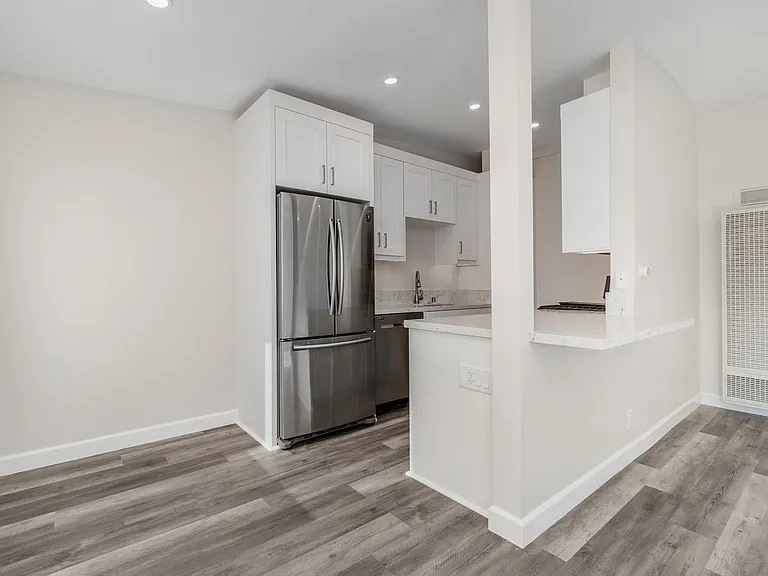 212 Palos Verdes Blvd. — Photo 5