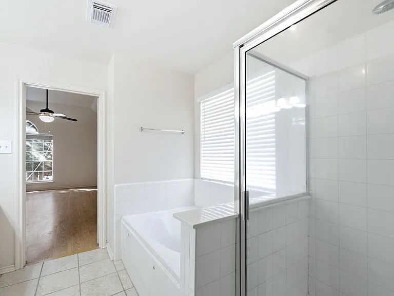 832 Dimrock — Photo 29