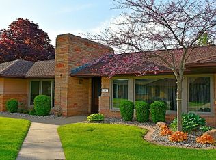 817 10th St, Peru, IL 61354