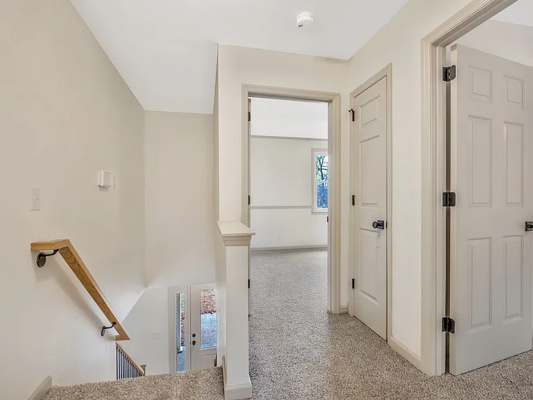 115 Pascal Dr — Photo 16