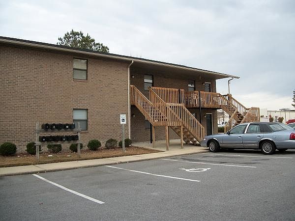 1st image of 3170 Moseley Dr APT 4