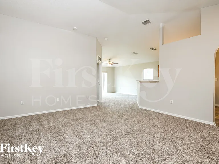 926 Killarney Ln — Photo 7