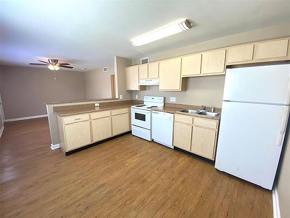 3rd image of 3620 Southmore Blvd APT 23