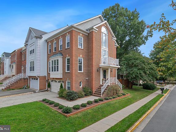2nd image of 9942 Foxborough Cir