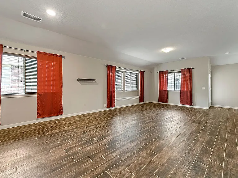 485 Harding Ln — Photo 17