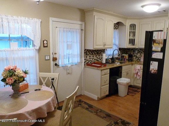 2nd image of 1267 Hamilton Ct #100B