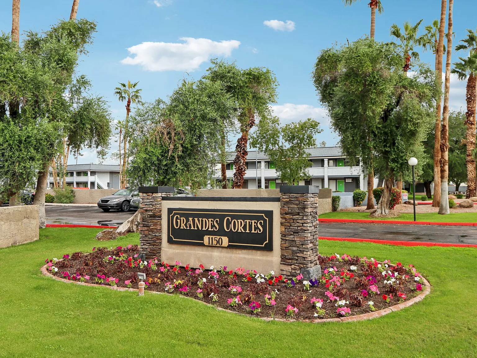 Grandes Cortes Apartments — Photo 1