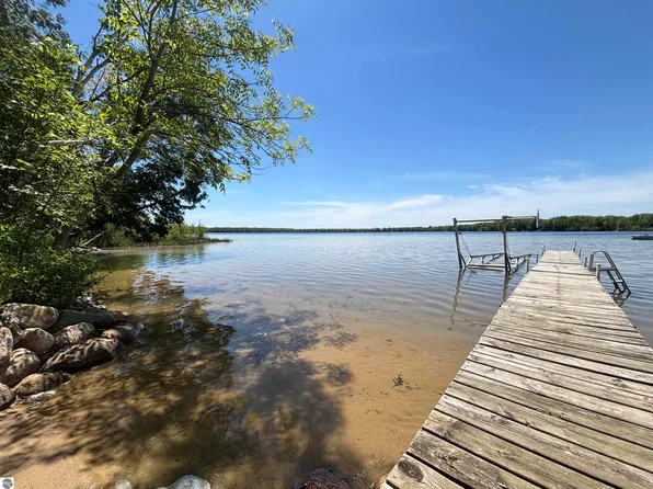 0 Birch Pointe Dr, Kewadin, MI 49648
