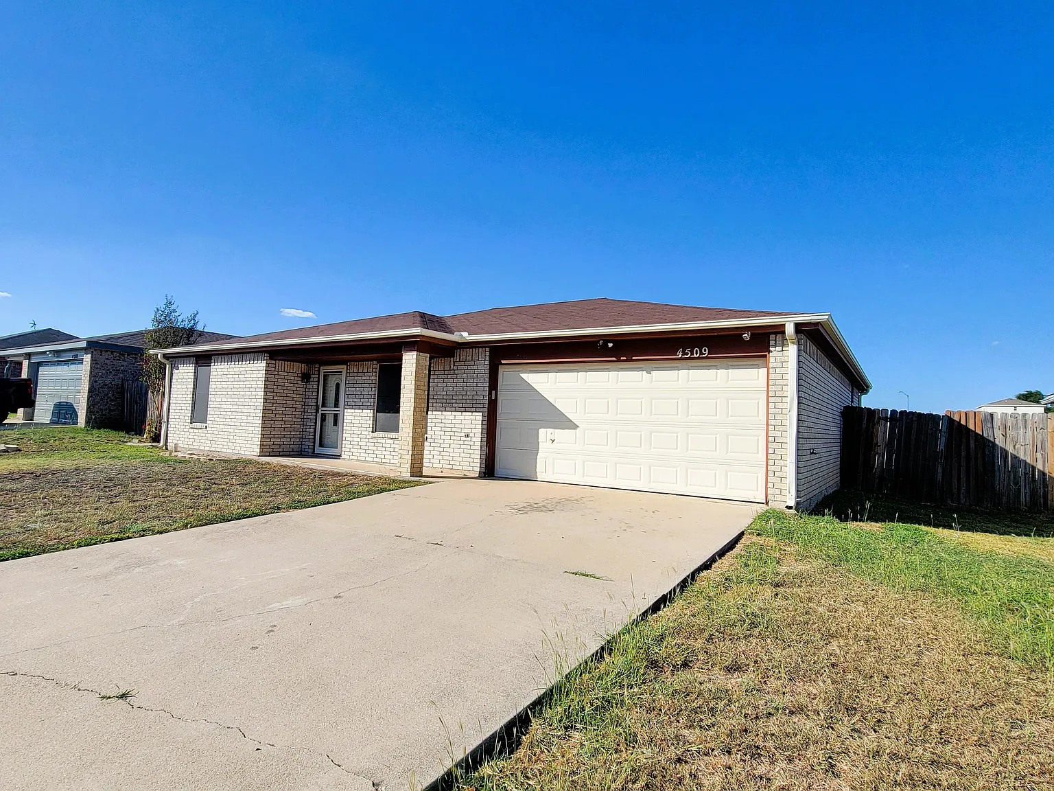 4 bed, 1590 sqft, $1,500 — Photo 1