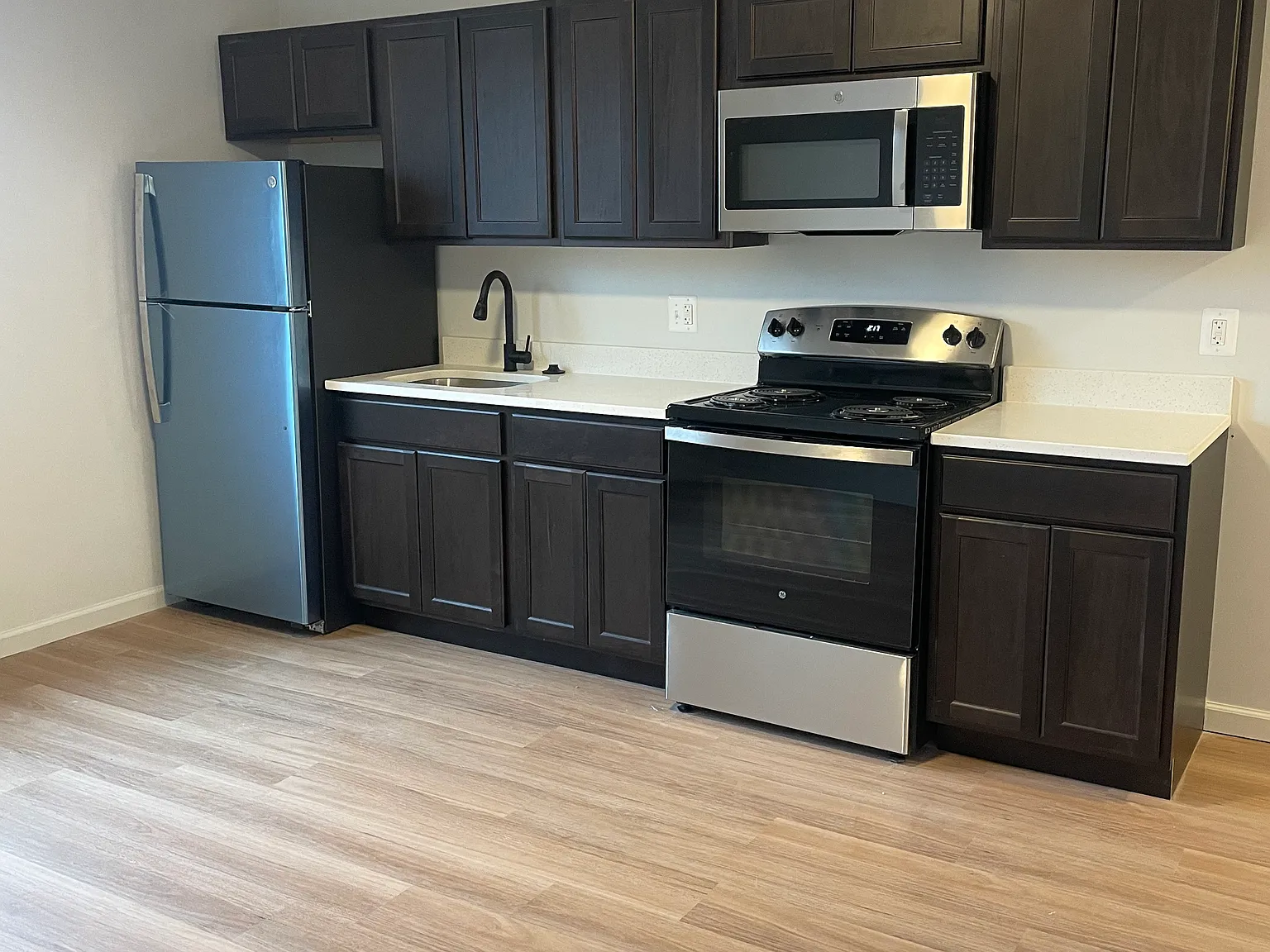 2 bed, 870 sqft, $2,500 — Photo 2