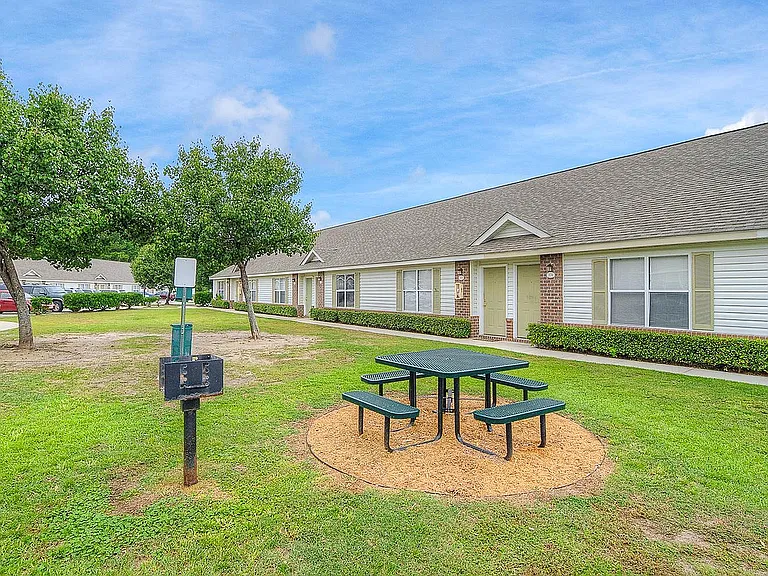Convenient Community Grilling Stations