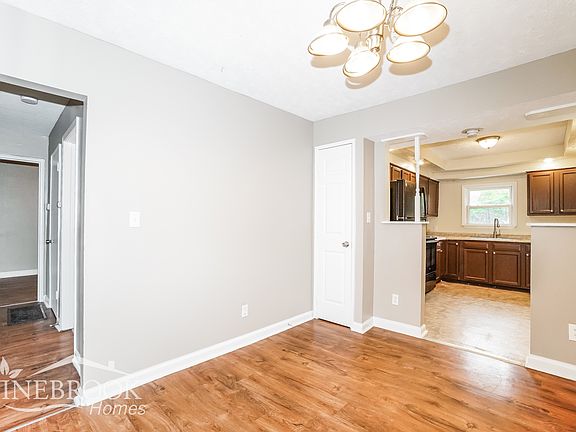 5th image of 2471 Vendome Dr S