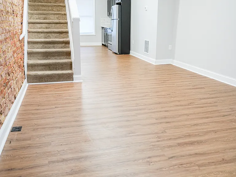 2624 E Madison St — Photo 2