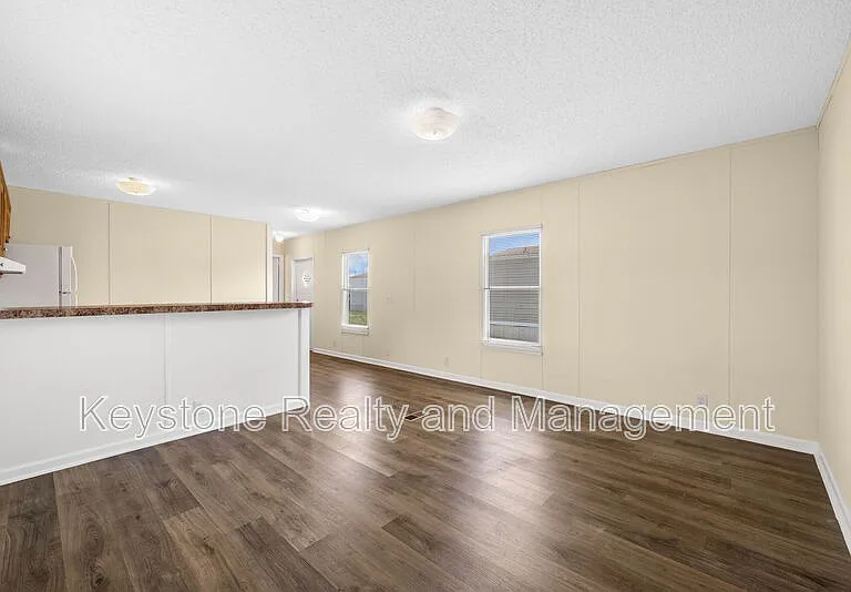 918 Gabby Ln — Photo 4