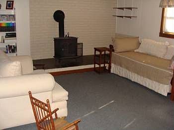 4th image of 1271 Parkwood Dr