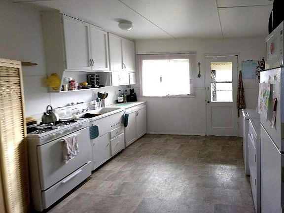 3rd image of 1473 Buhne Dr