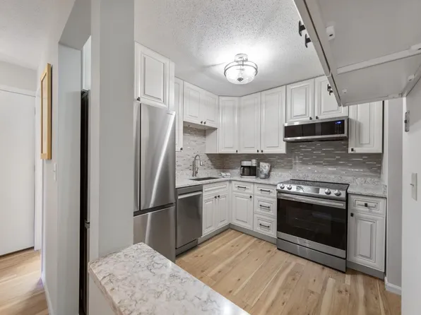 1887 Silver Bell Rd APT 316, Eagan, MN 55122