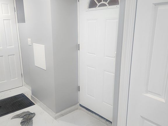2nd image of 646 Saratoga Ave #1B