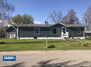 411 3rd St, Oconto, WI 54153