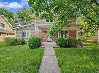 2 Hedgerow Ct, Monticello, IL 61856