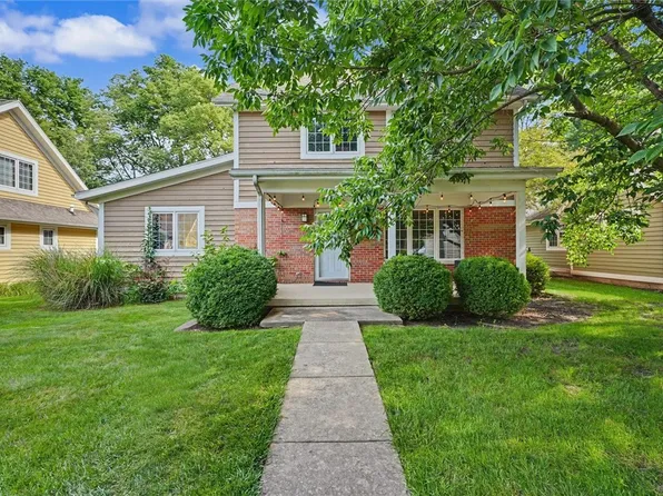 2 Hedgerow Ct, Monticello, IL 61856