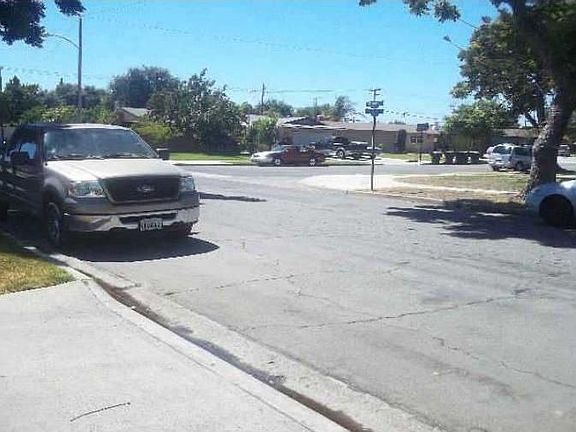 5th image of 1724 E Rosewood Ave