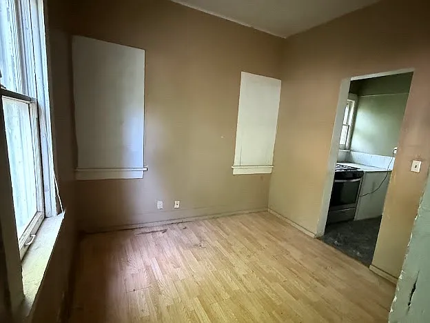 927 W North St — Photo 11
