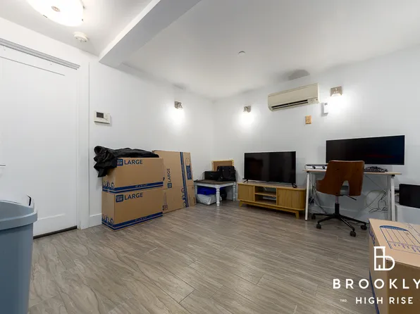 162 Woodruff Avenue image 1 of 5